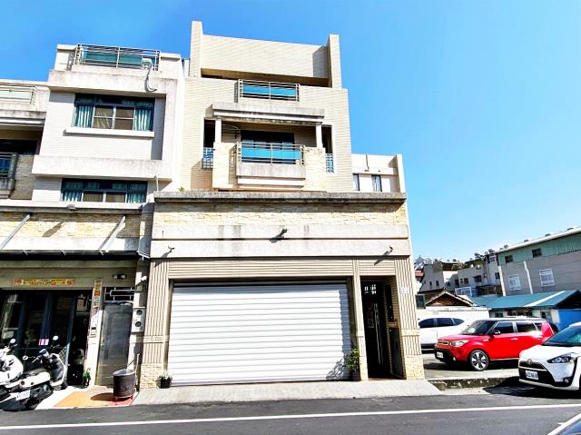 嘉義龍江街邊間別墅