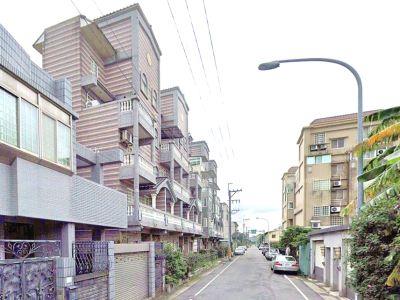 新北八里法拍透天-1