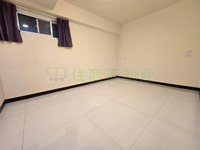 高雄新興區大樓-7