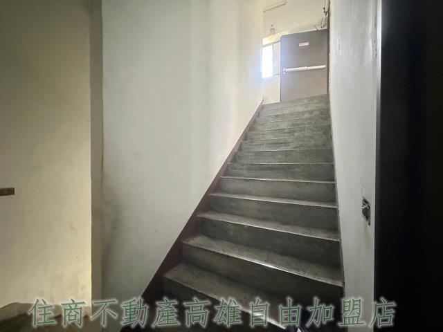 高雄新興區大樓-14