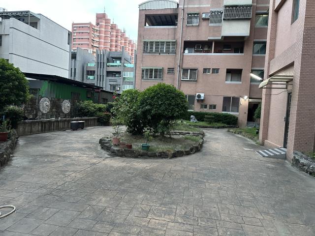 高雄岡山法拍大樓-9