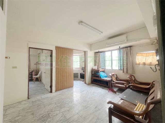 高雄新興區公寓-1