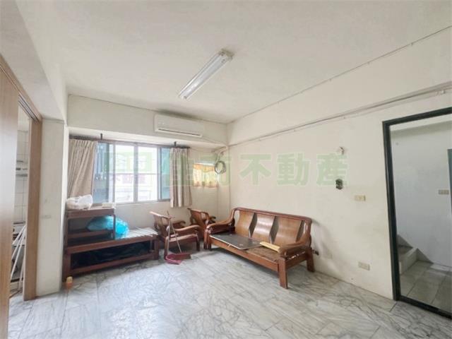 高雄新興區公寓-2