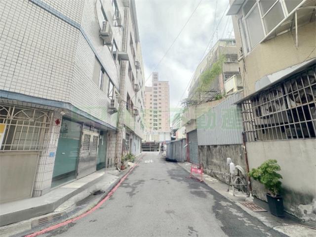 高雄新興區公寓-9