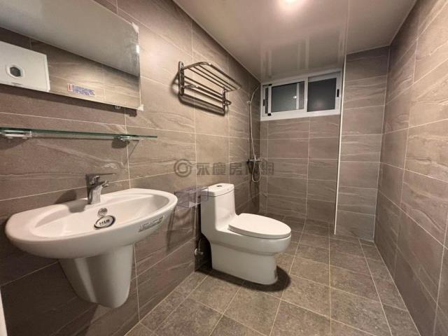 高雄新興區大樓-5