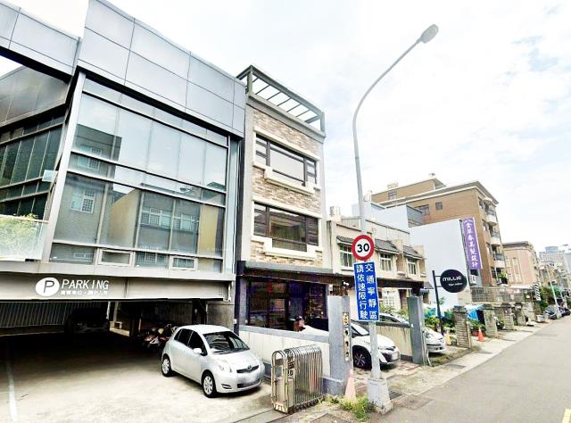 竹北市嘉興路透天店墅