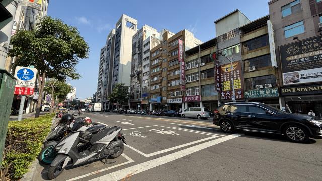 高雄新興區大樓-14