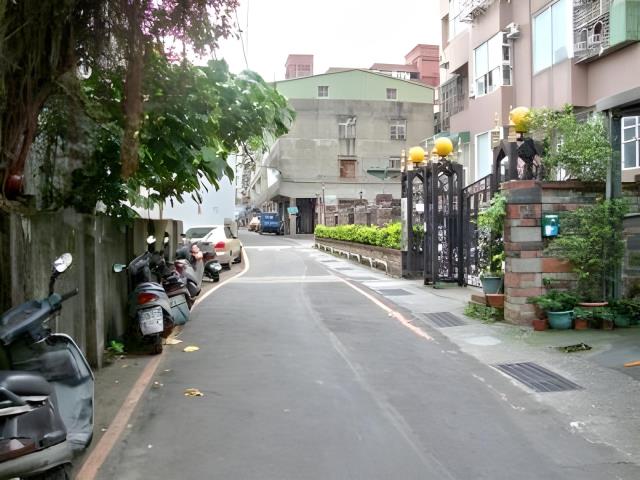 八里法拍大樓-6