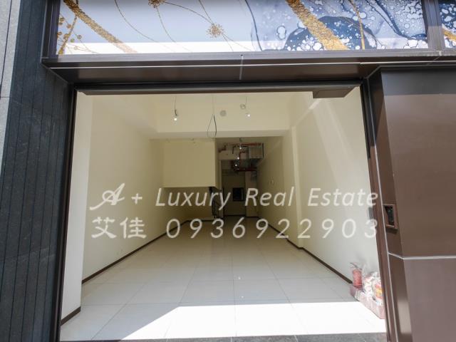 天母常玉