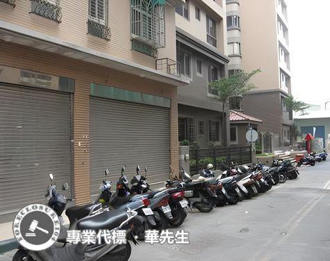 新北泰山華廈法拍-9