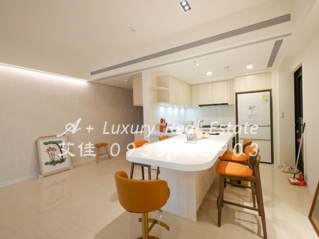 雍居仁愛